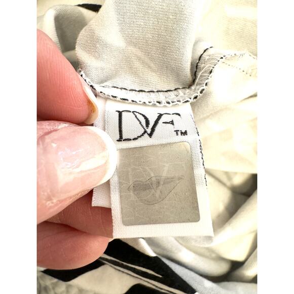 Diane Von Furstenberg DVF Black and White Zebra Print Long Sleeve Dress sz 2 - Picture 11 of 16